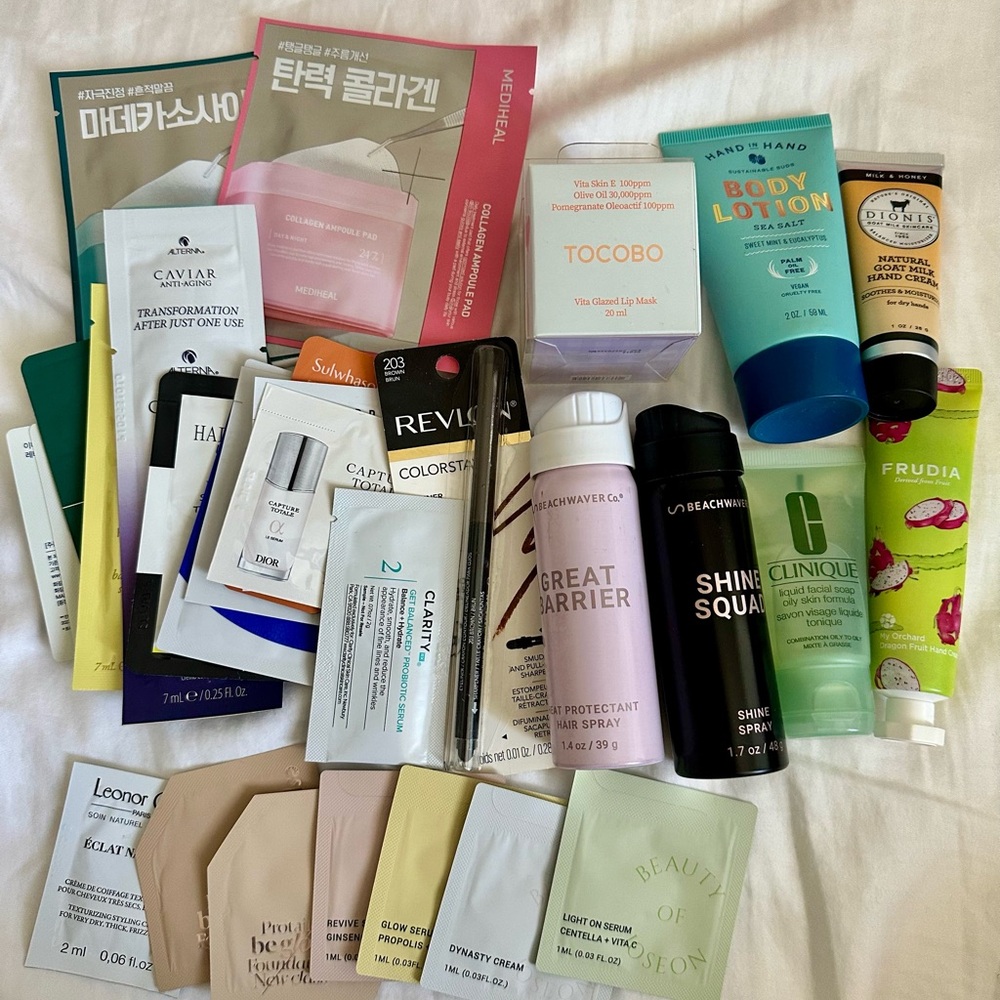 Skincare sample and bag - Picture 2 of 3